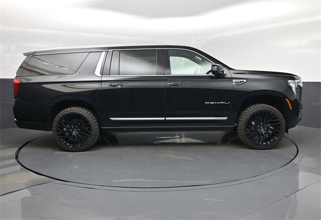 Used 2025 GMC Yukon XL Denali w/ Sun & Power Step Package image 41