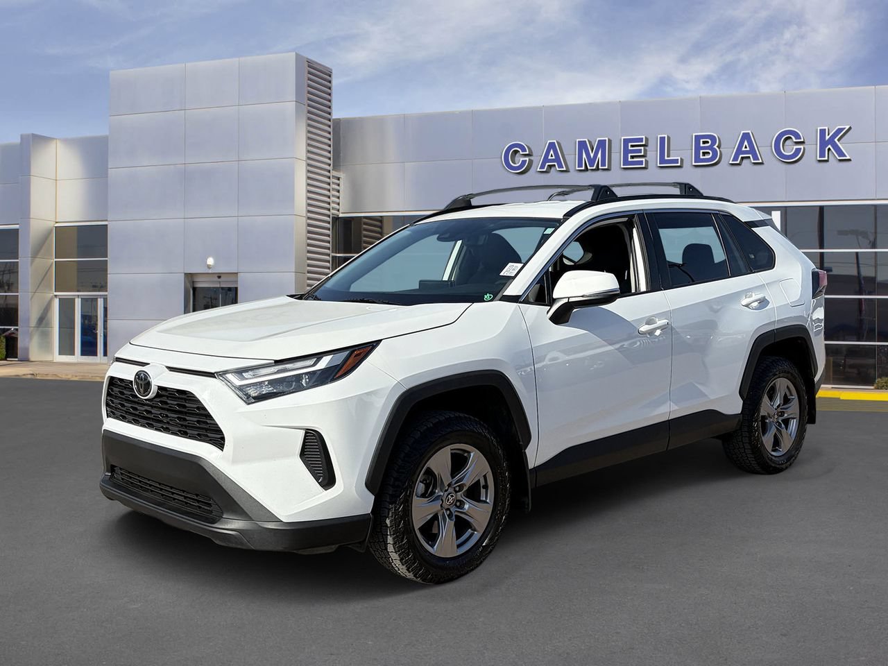 Used 2023 Toyota RAV4 XLE AWD/4WD image 2