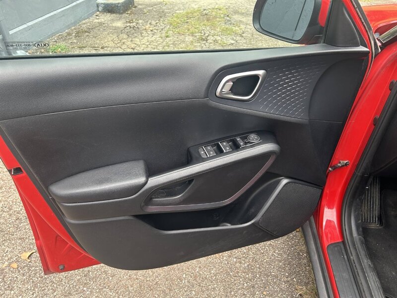Used 2020 Kia Soul S FWD image 33