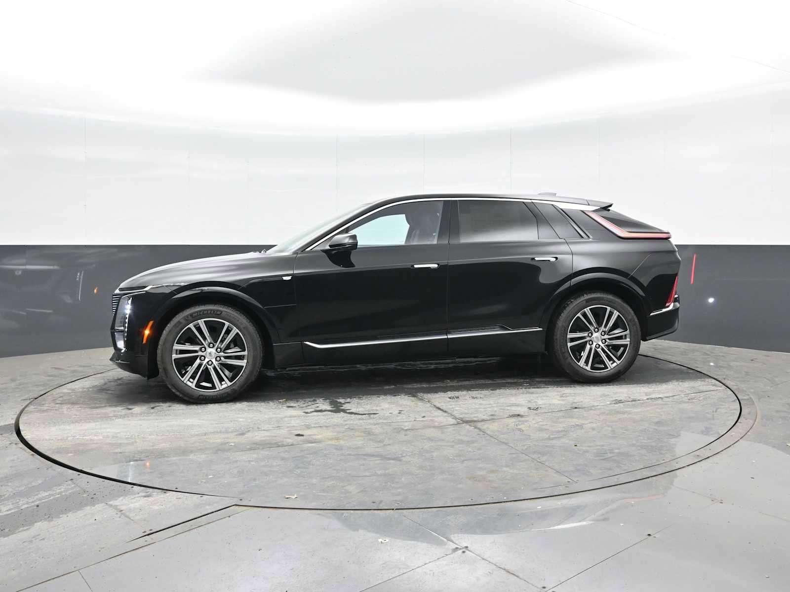 New 2025 Cadillac Lyriq Luxury image 3