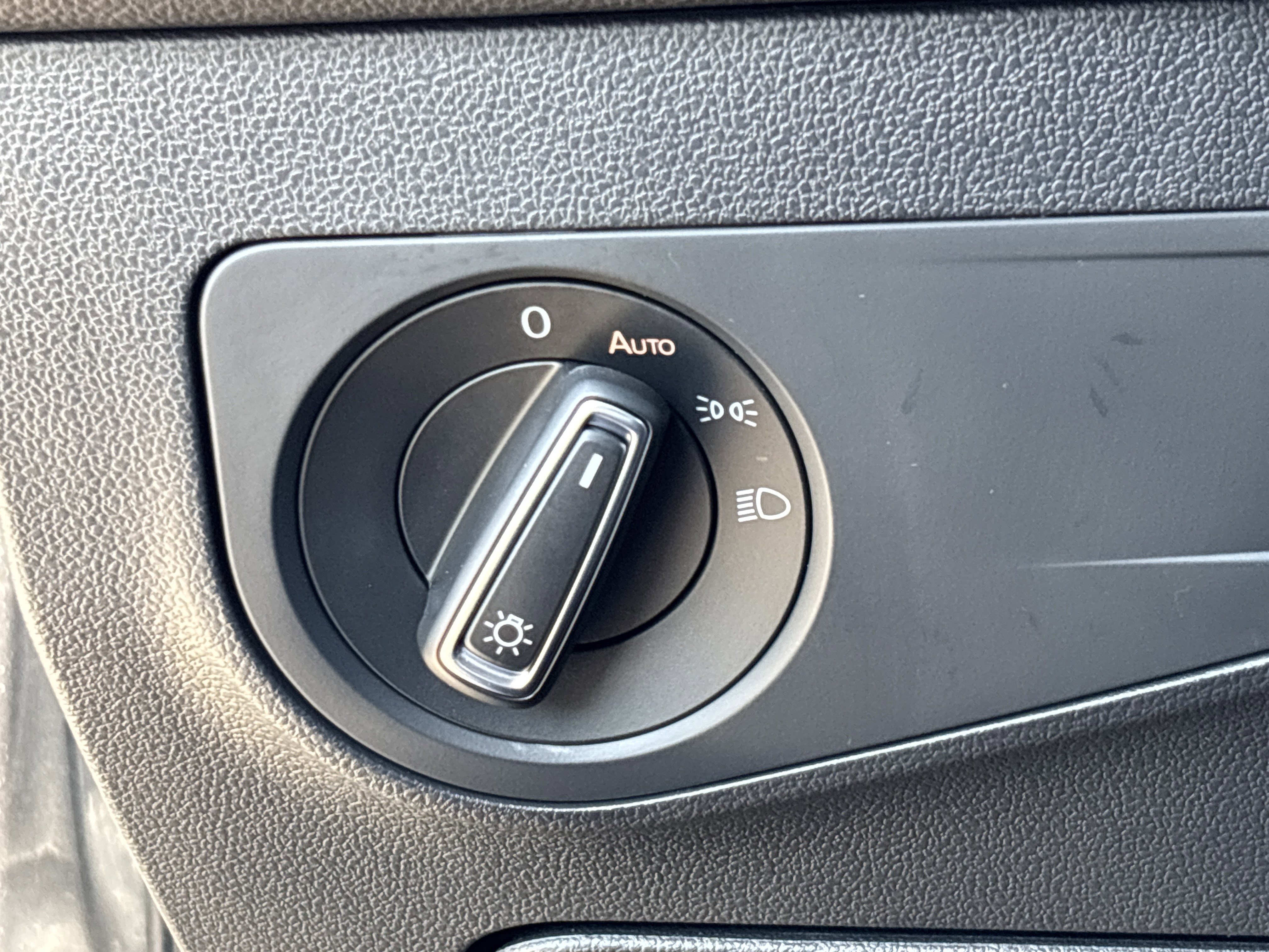 Certified 2023 Volkswagen Tiguan SE image 30