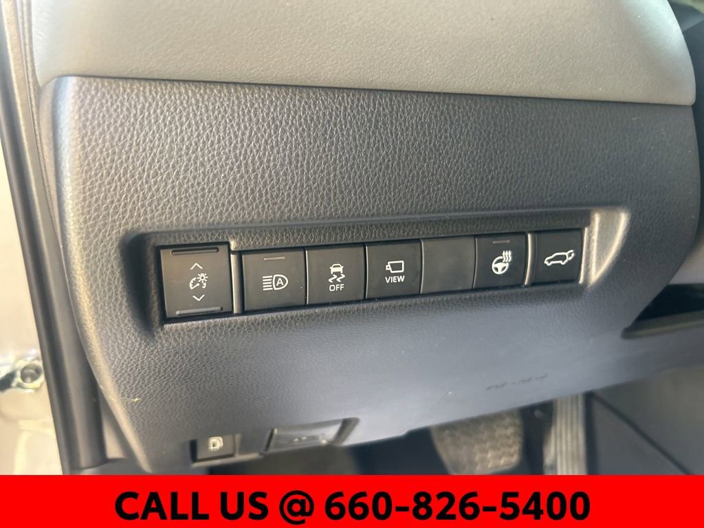 Used 2022 Toyota Venza Limited image 21