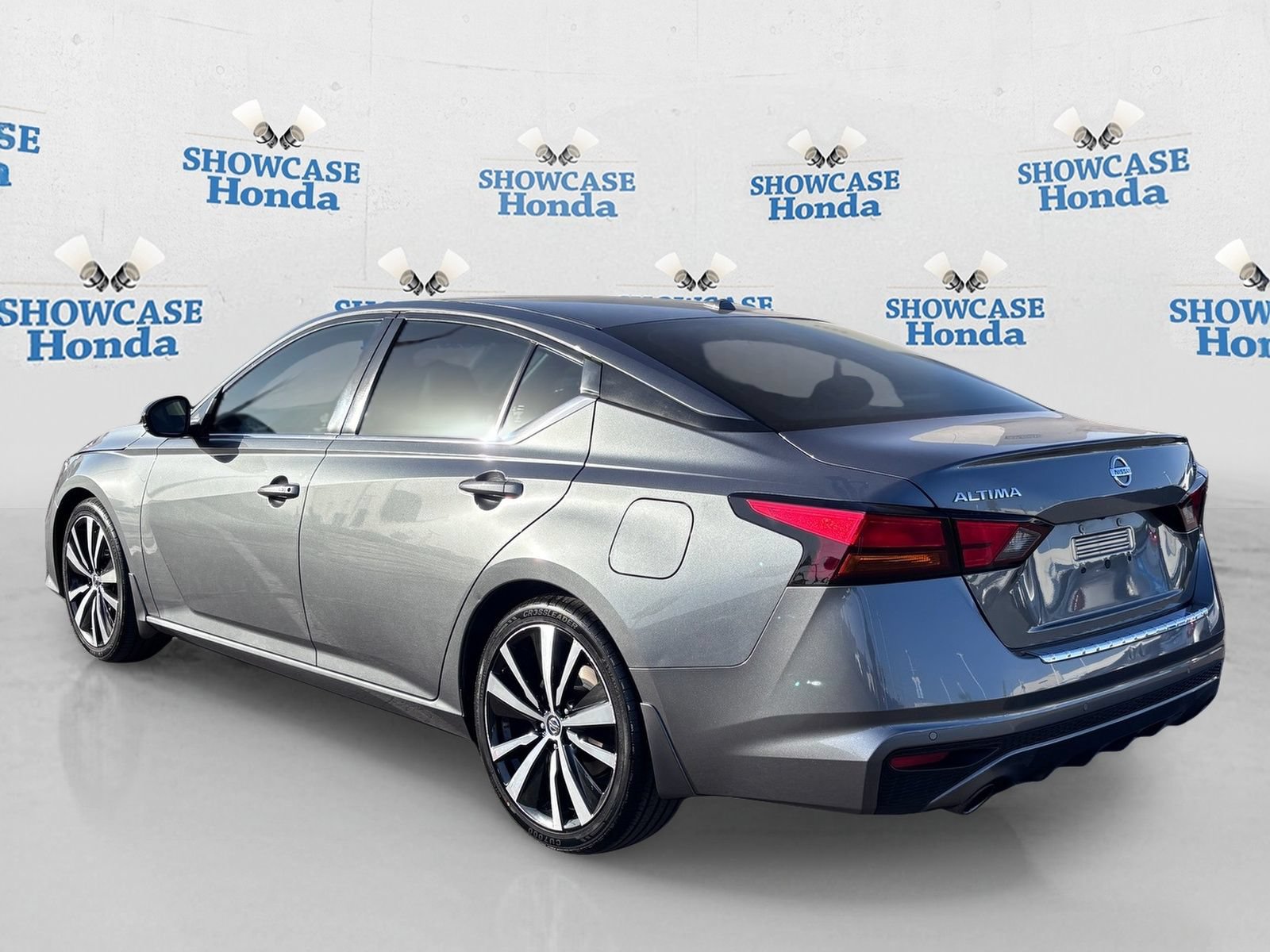 Used 2020 Nissan Altima 2.5 SR w/ Premium Package FWD image 5