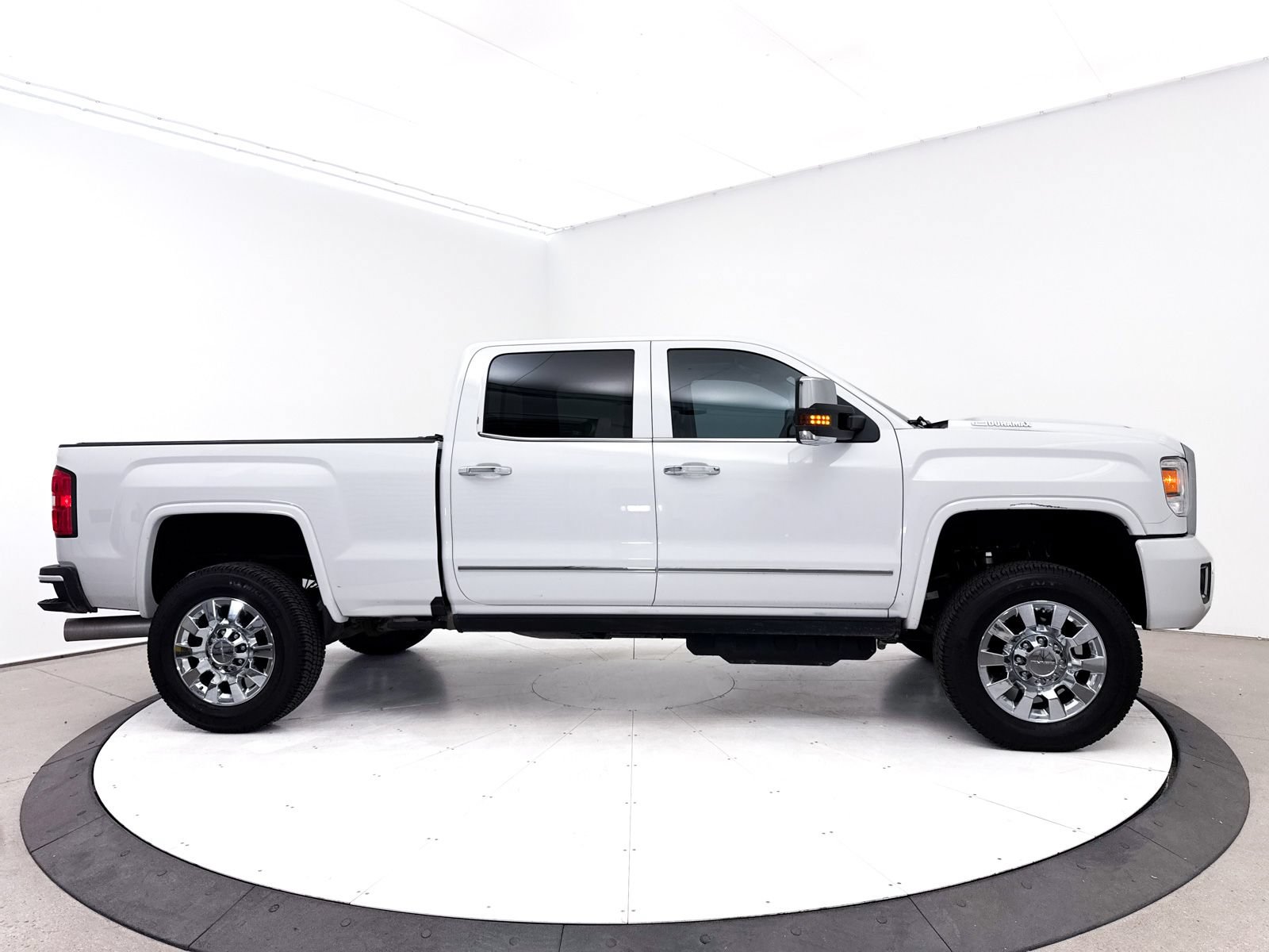 Used 2019 GMC Sierra 2500 Denali w/ Duramax Plus Package AWD/4WD image 33
