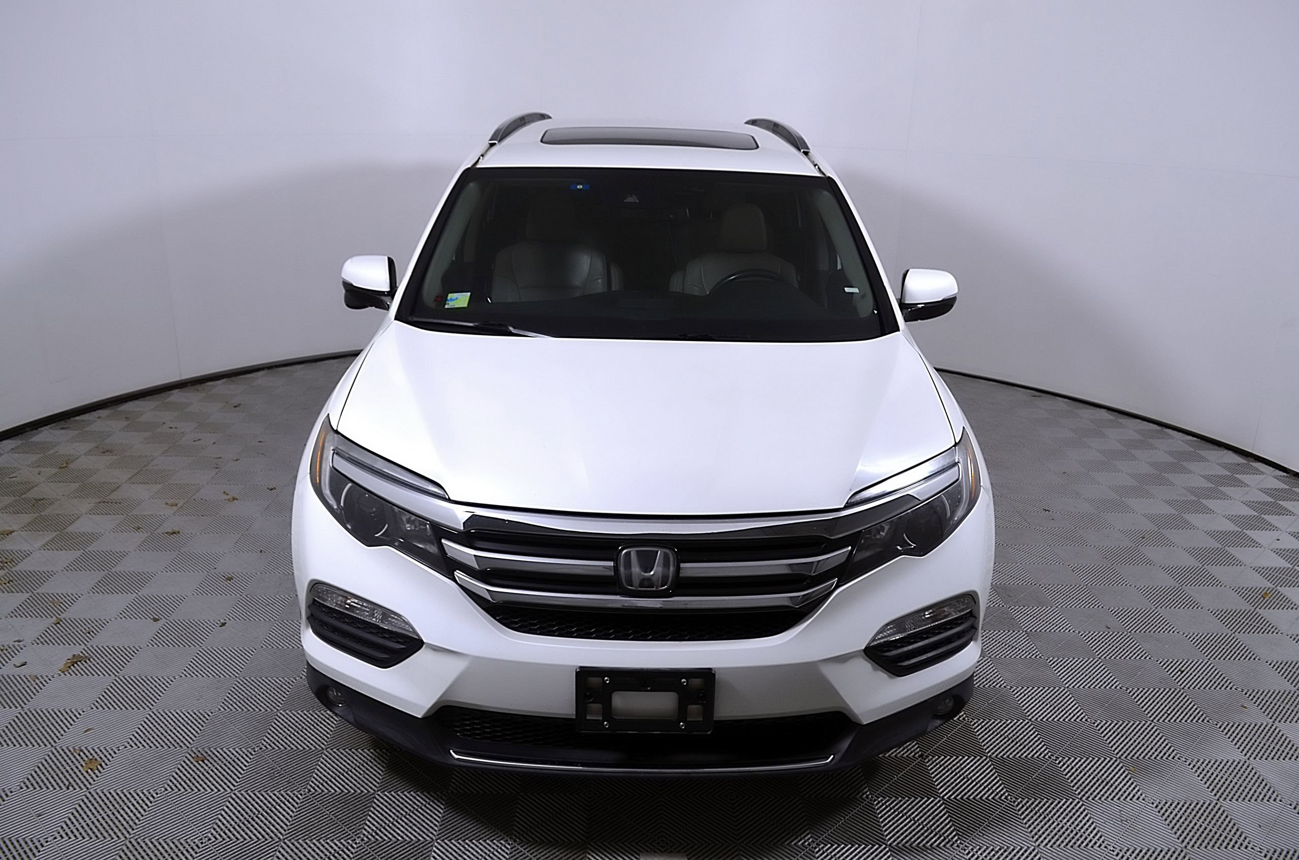 Used 2016 Honda Pilot Touring image 4