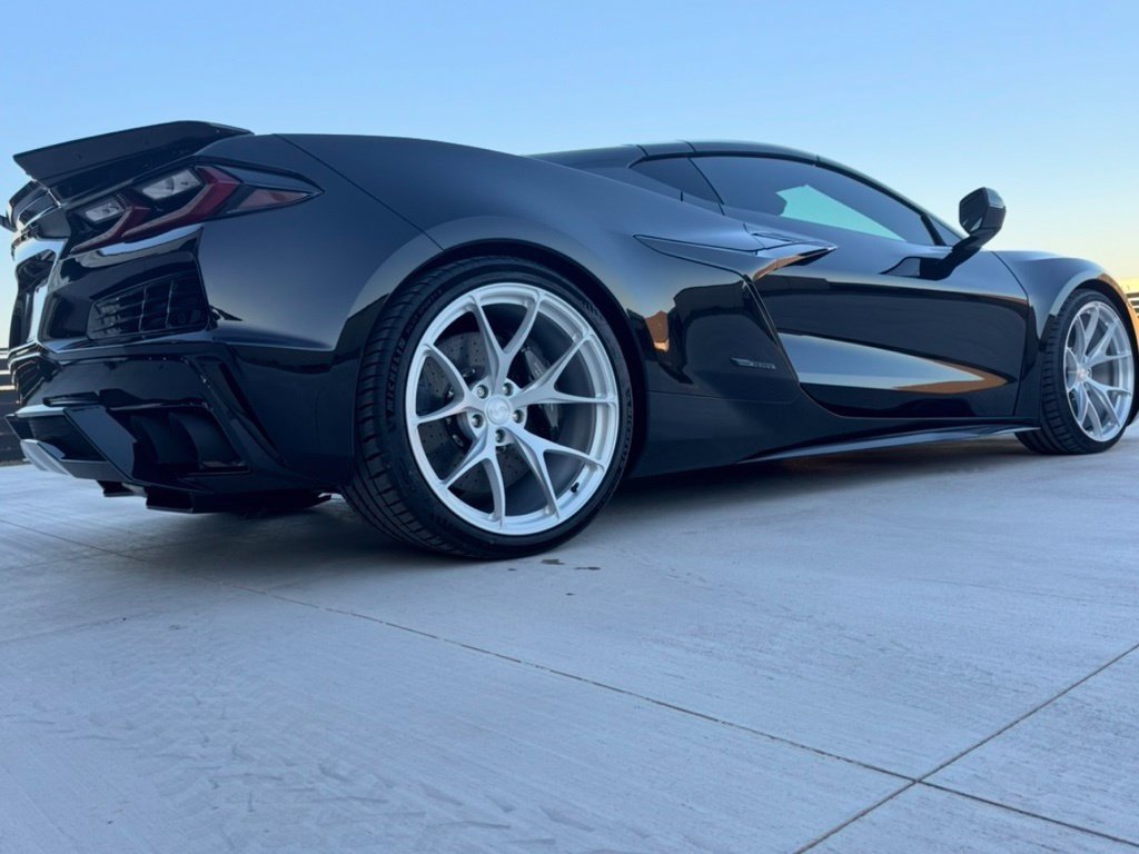 Used 2025 Chevrolet Corvette E-Ray w/ ZER Performance Package AWD/4WD image 4