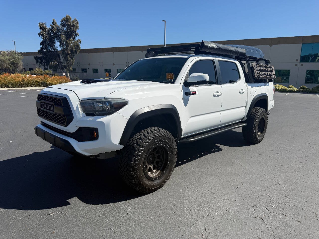 Used 2017 Toyota Tacoma TRD Pro AWD/4WD image 4