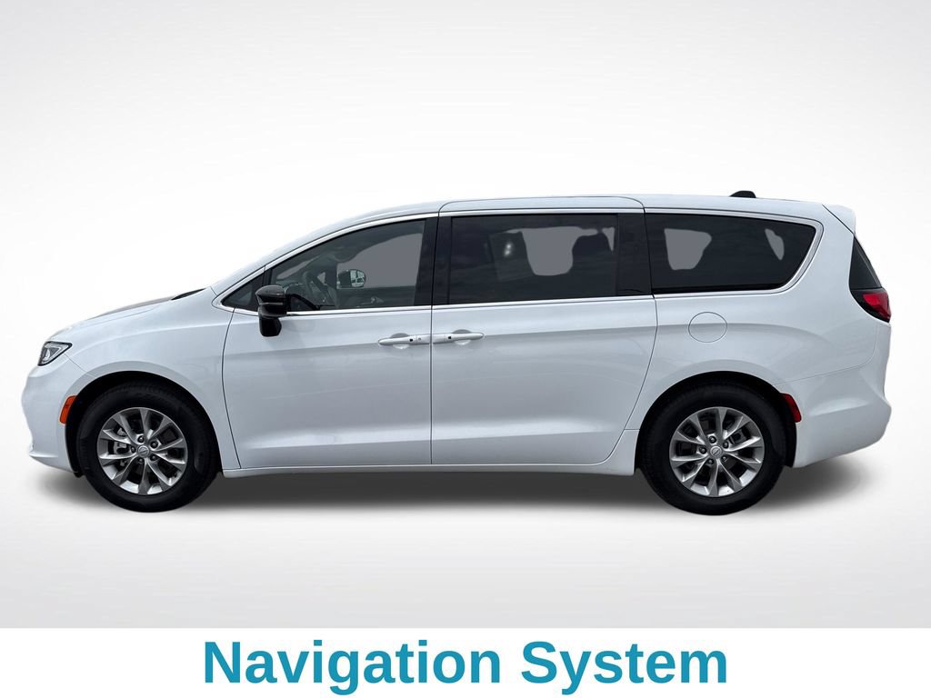 Used 2026 Chrysler Pacifica Limited FWD image 2