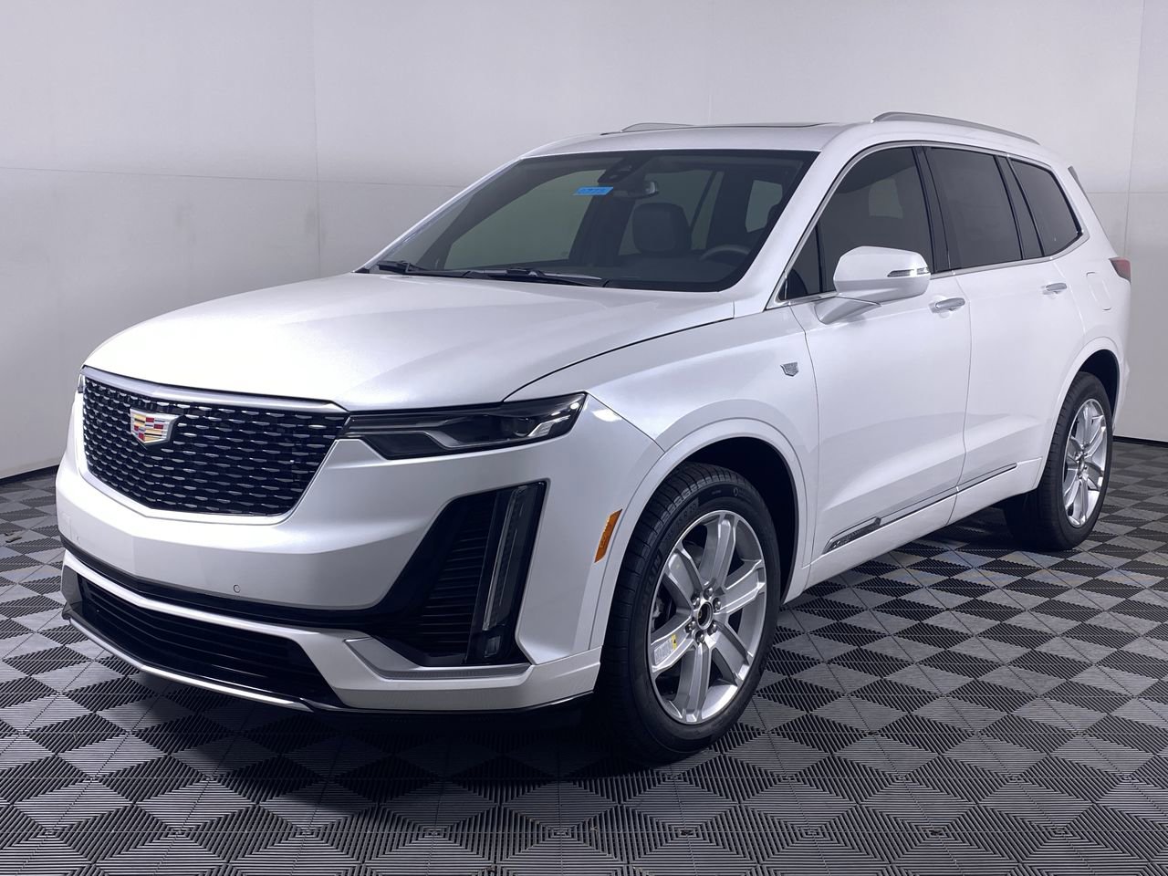 New 2025 Cadillac XT6 Luxury w/ LPO, Red Accent Package image 36