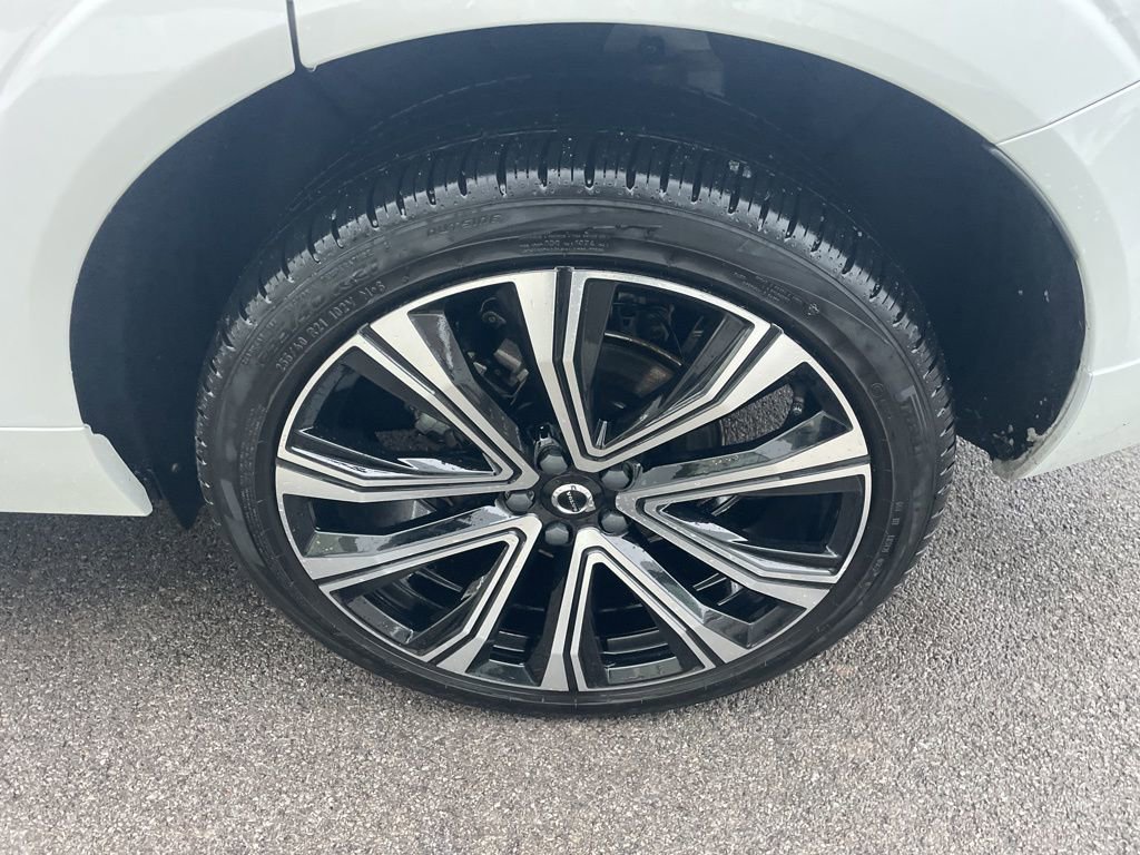 Certified 2023 Volvo XC60 B5 Ultimate image 13