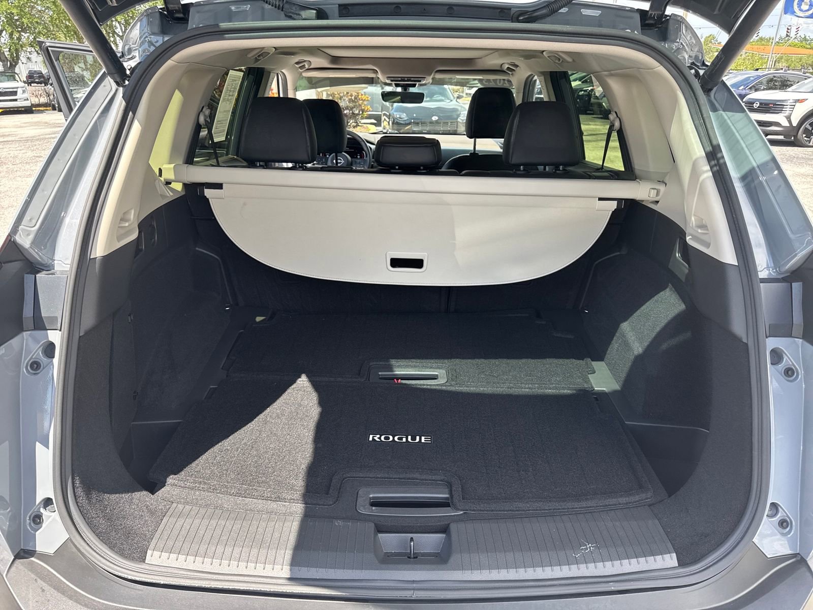 Certified 2023 Nissan Rogue Platinum w/ Platinum Premium Package FWD image 38