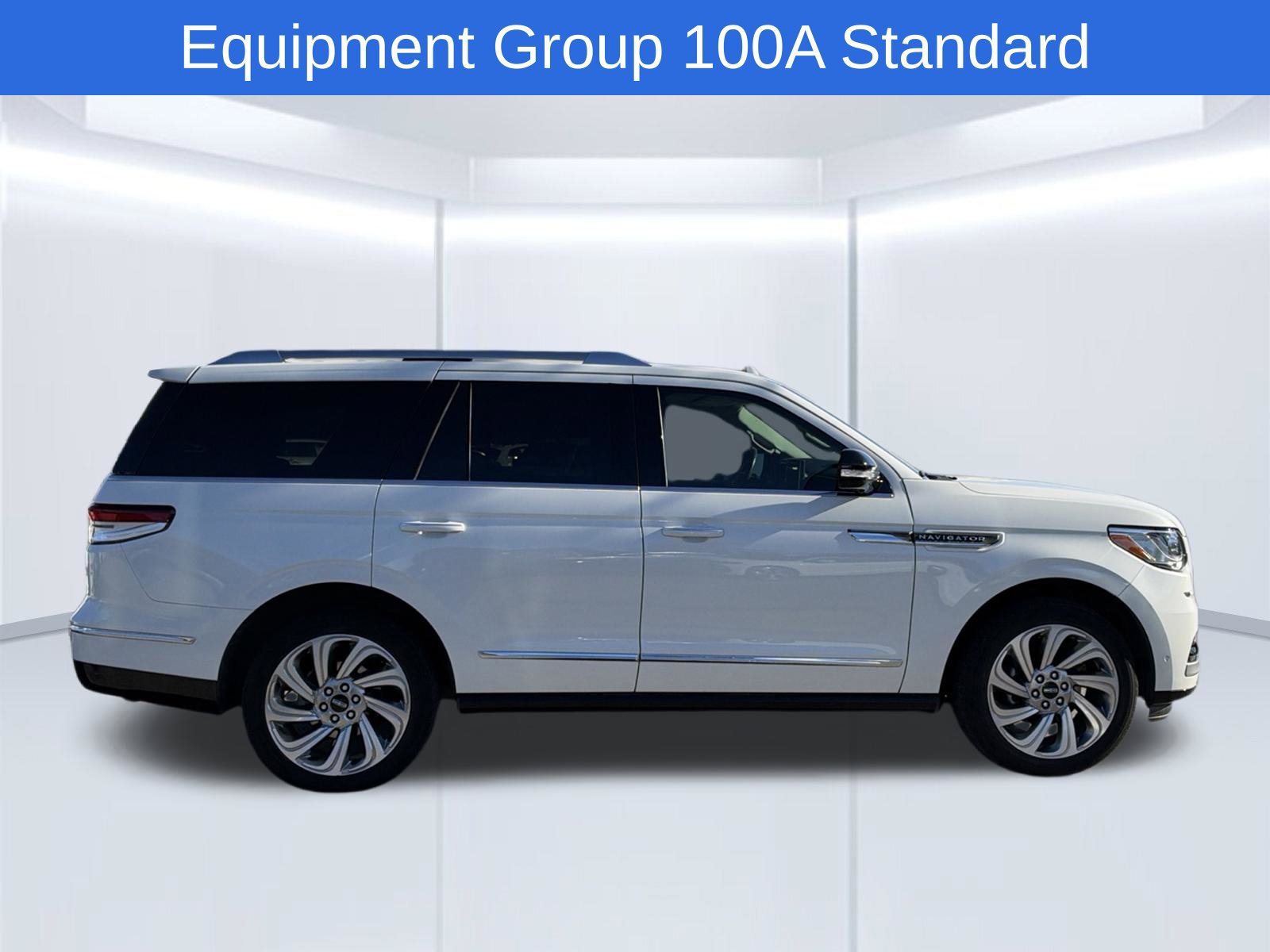 Used 2024 Lincoln Navigator Premiere AWD/4WD image 4