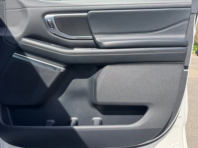 Used 2025 Ford Expedition Platinum w/ Stealth Performance Package AWD/4WD image 28