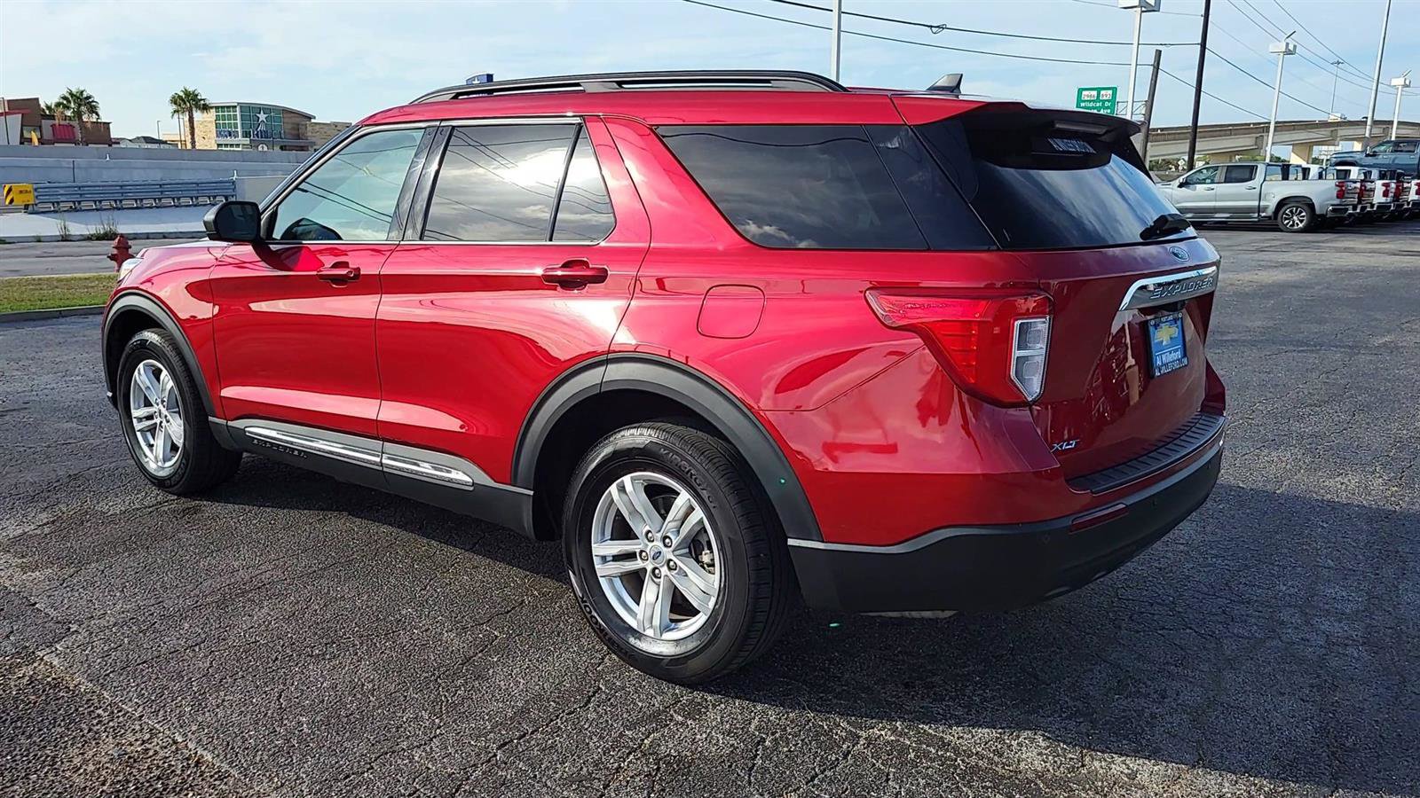 Used 2023 Ford Explorer XLT image 6