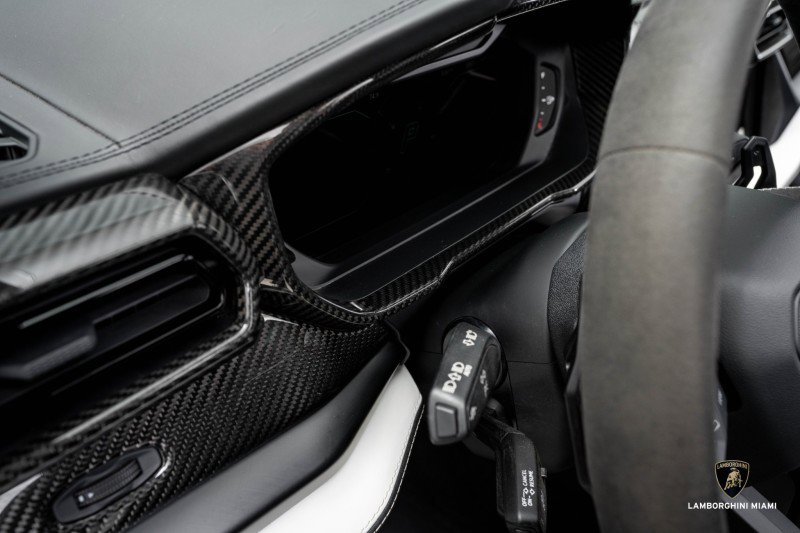 Used 2025 Lamborghini Urus SE image 25