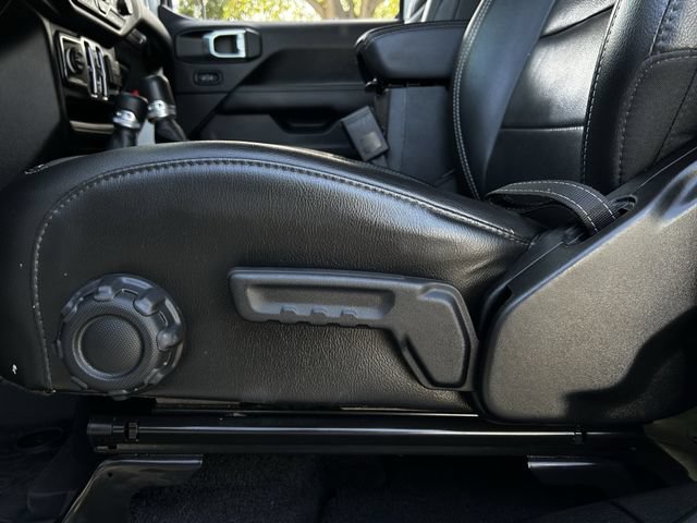 Used 2021 Jeep Wrangler Unlimited Sahara w/ Cold Weather Group AWD/4WD image 29