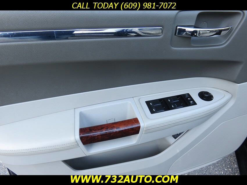 Used 2008 Chrysler 300 C w/ Protection Group II image 29