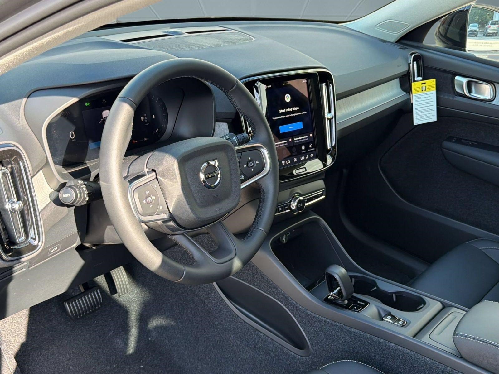 New 2026 Volvo XC40 B5 Core w/ Climate Package AWD/4WD image 4