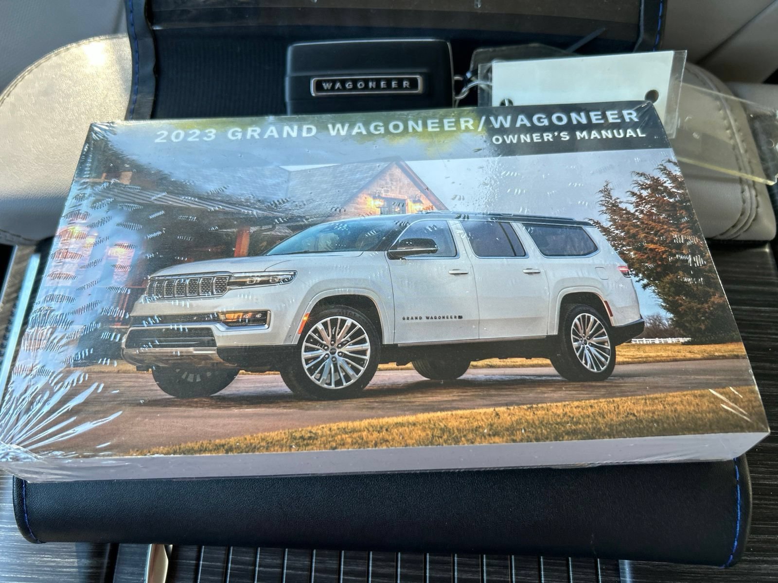 Used 2023 Jeep Wagoneer Series III w/ Preferred Equipment Group AWD/4WD image 19