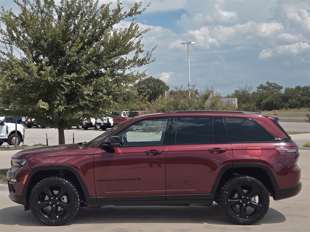 Used 2023 Jeep Grand Cherokee Limited w/ Luxury Tech Group II image 4