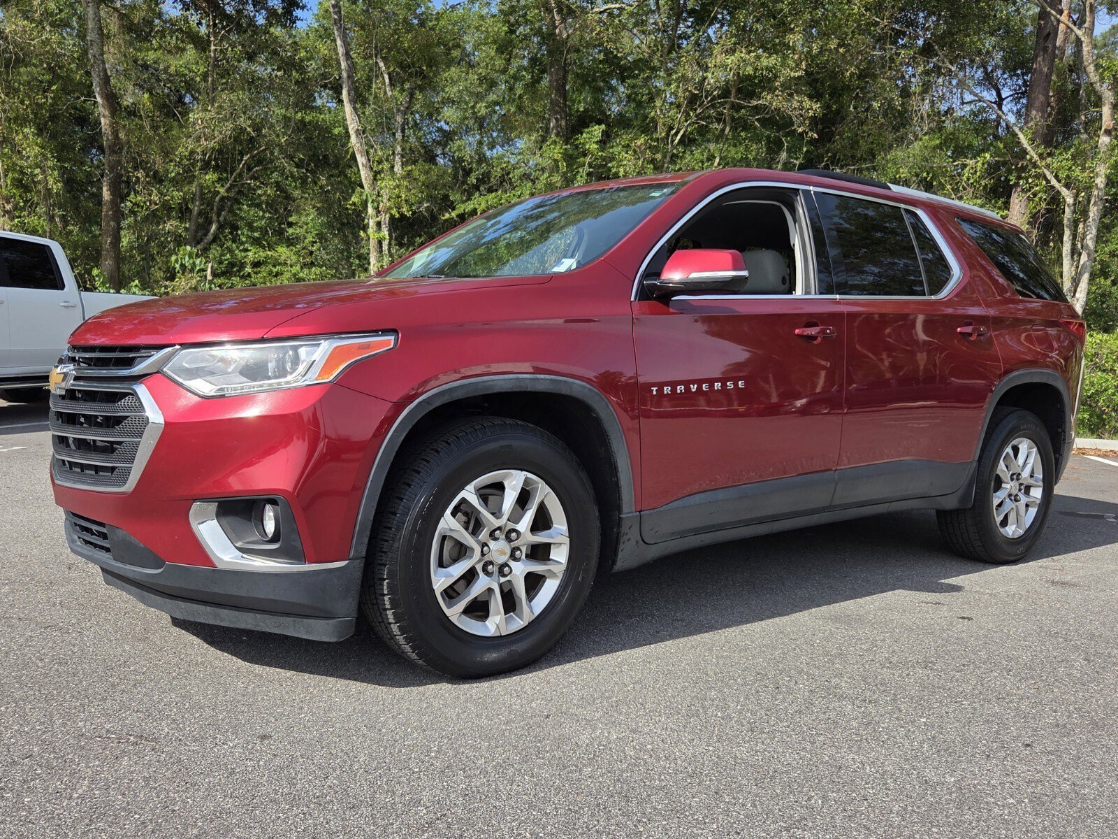 Used 2018 Chevrolet Traverse LT FWD image 1
