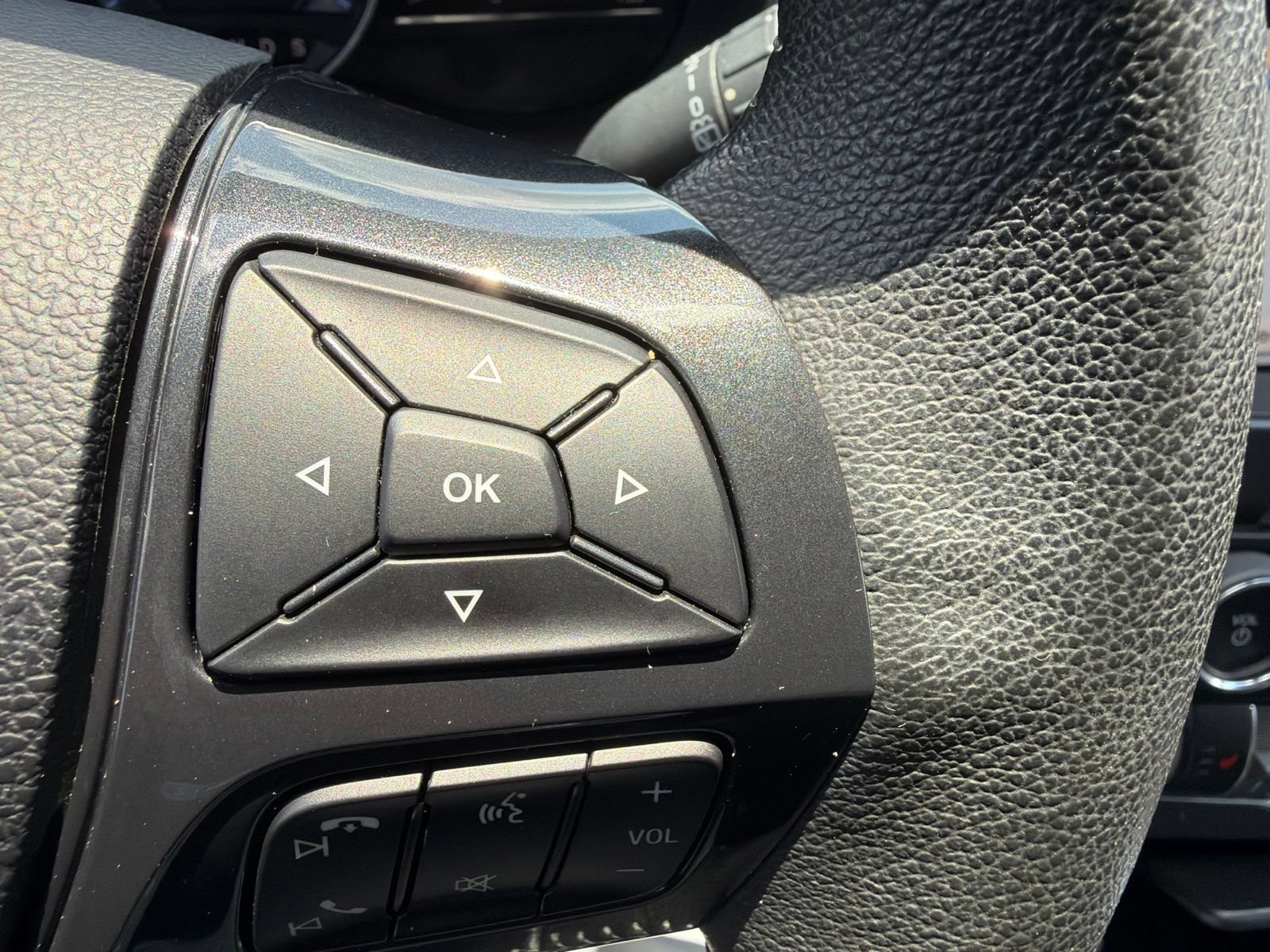 Used 2018 Ford Explorer XLT w/ Equipment Group 202A AWD/4WD image 17
