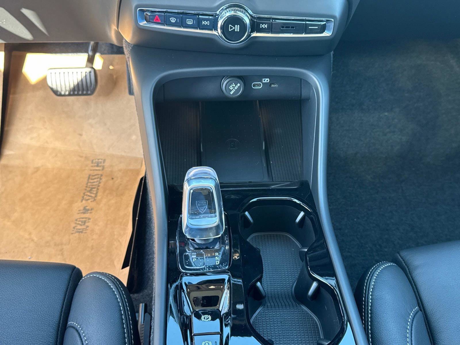 New 2026 Volvo XC40 B5 Ultra w/ Climate Package AWD/4WD image 24