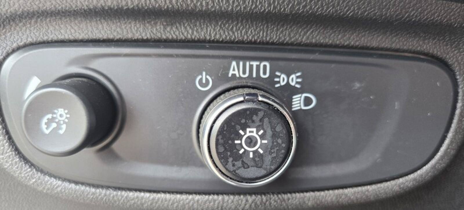 Used 2024 GMC Terrain SLE AWD/4WD image 11