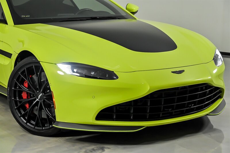 Used 2023 Aston Martin V8 Vantage Coupe RWD image 3