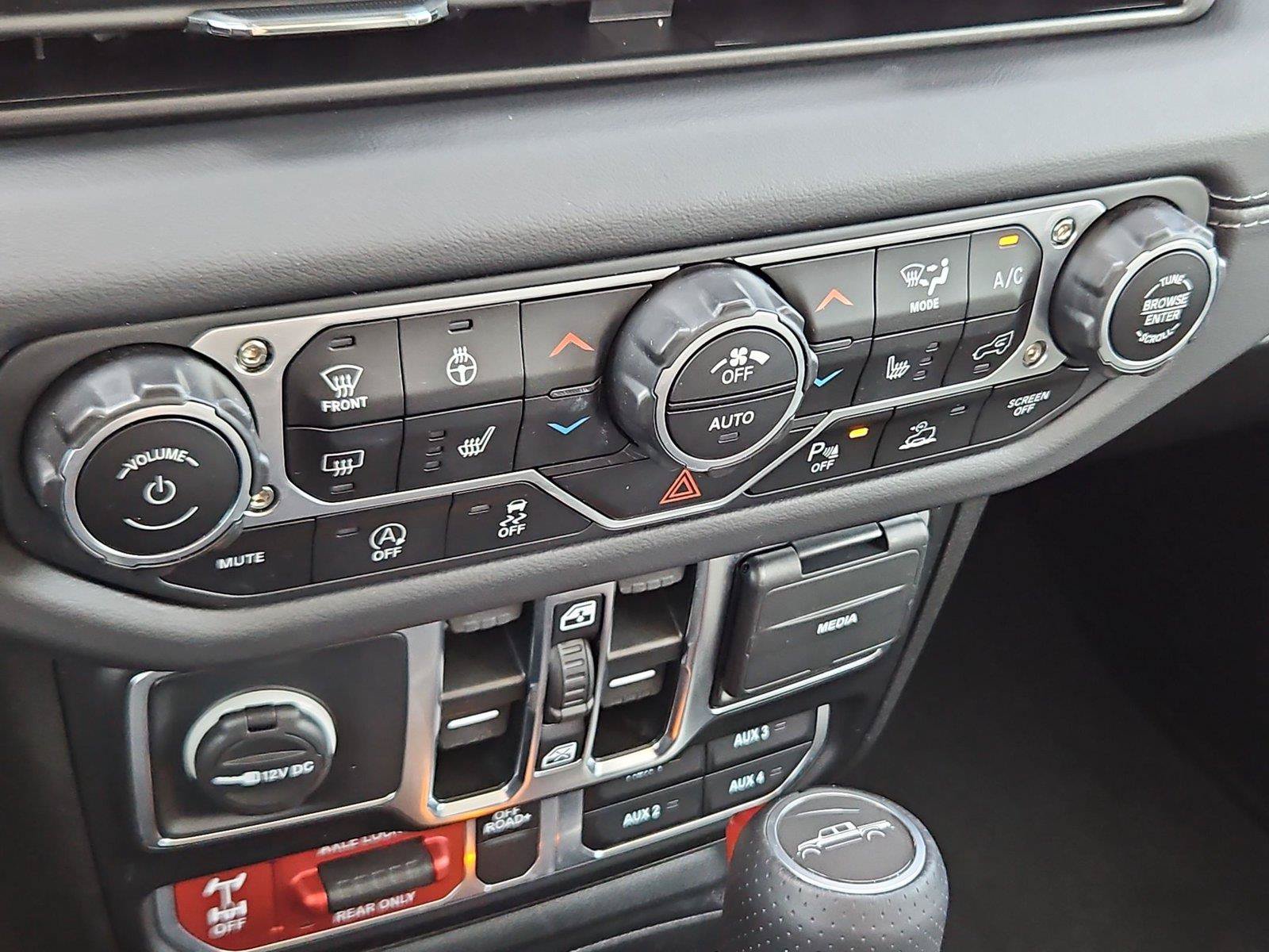 Used 2025 Jeep Gladiator Mojave w/ Safety Group AWD/4WD image 20