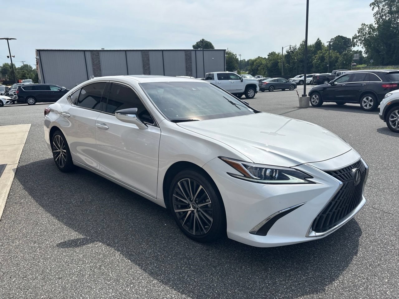 Used 2025 Lexus ES 350 w/ Premium Package FWD image 11