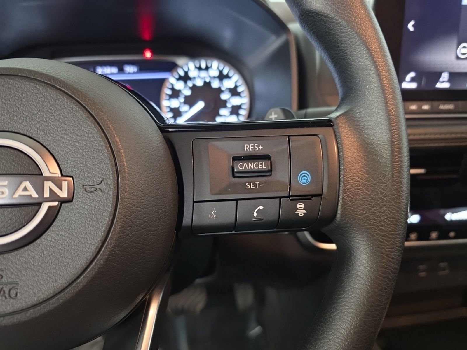 Used 2022 Nissan Rogue SV image 17