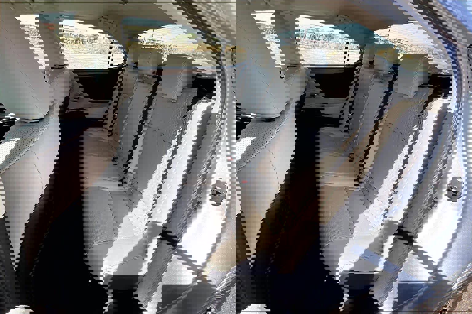 Used 2025 Lexus ES 300h w/ Premium Package image 19