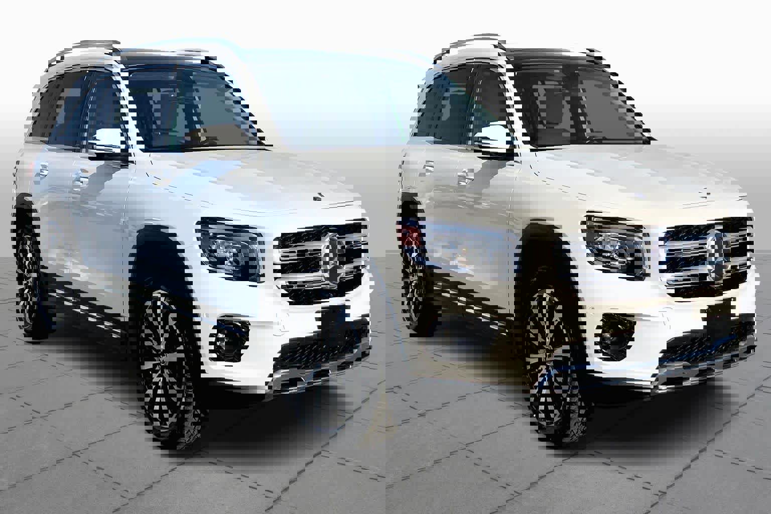 Used 2021 Mercedes-Benz GLB 250 w/ Premium Package image 3