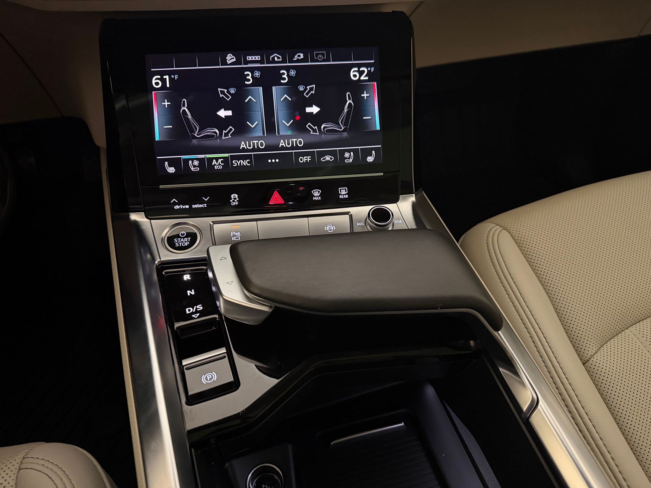 Certified 2024 Audi Q8 e-tron Premium Plus w/ Premium Plus Package AWD/4WD image 18