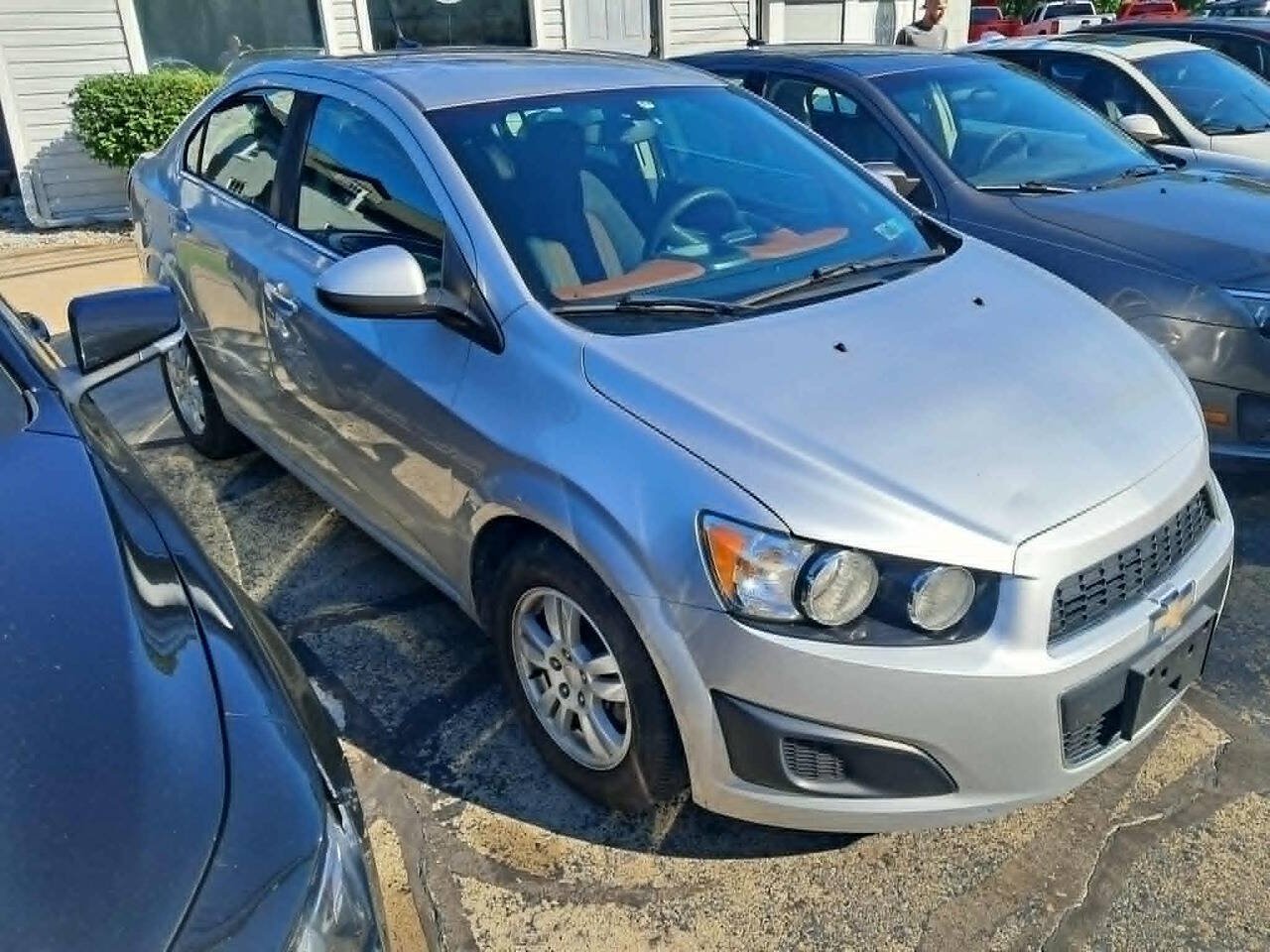 Used 2014 Chevrolet Sonic LT FWD image 2