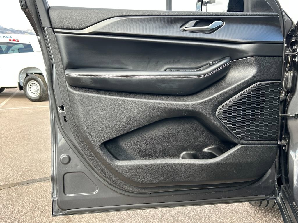 Used 2023 Jeep Grand Cherokee Altitude image 31