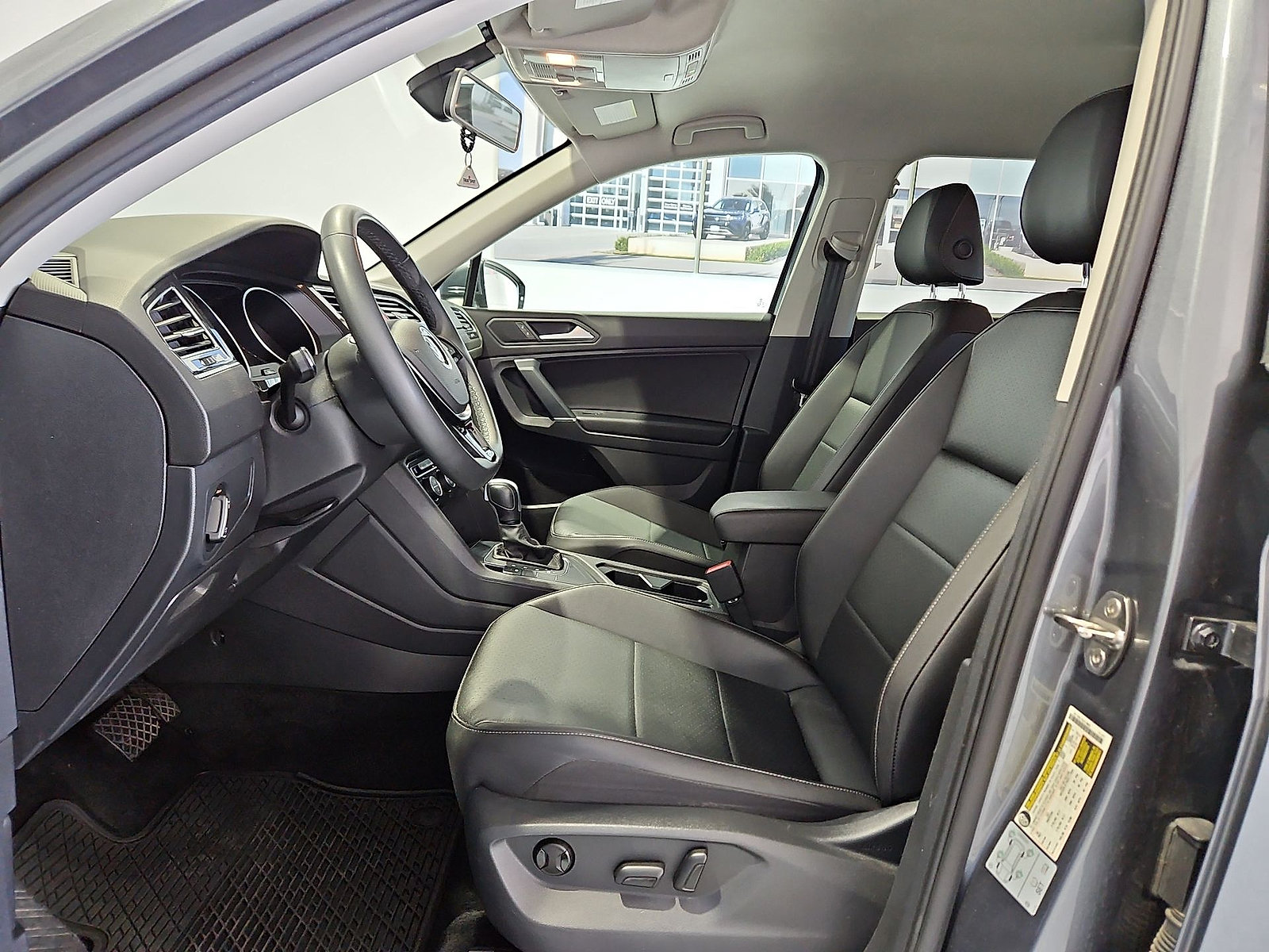 Certified 2020 Volkswagen Tiguan SE FWD image 16