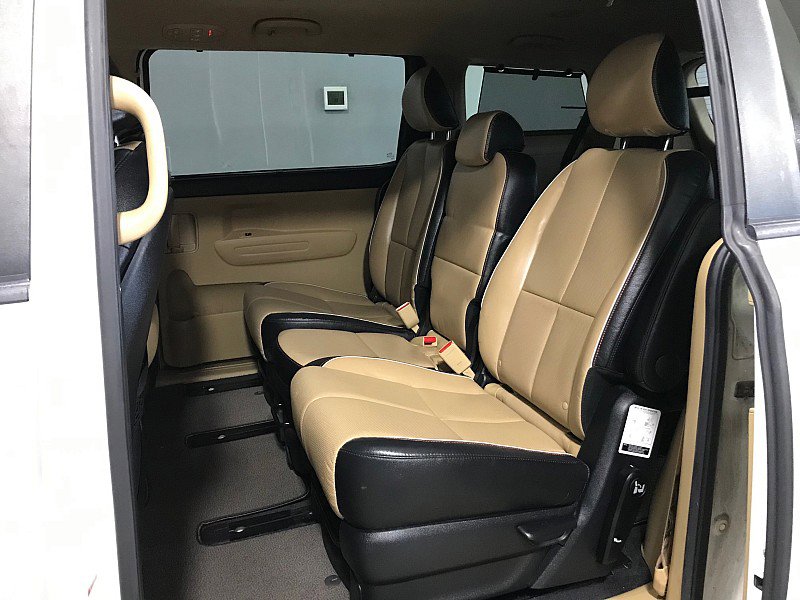Used 2017 Kia Sedona LX w/ LX Essentials Premium Package FWD image 19