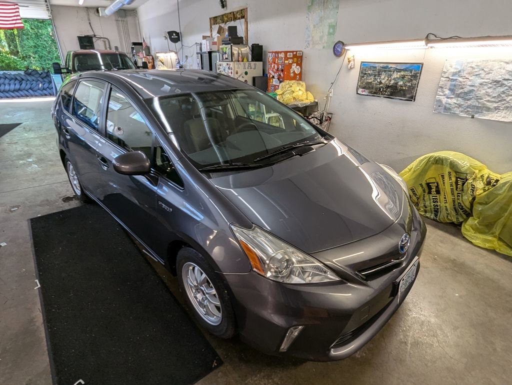 Used 2014 Toyota Prius V Three FWD image 9