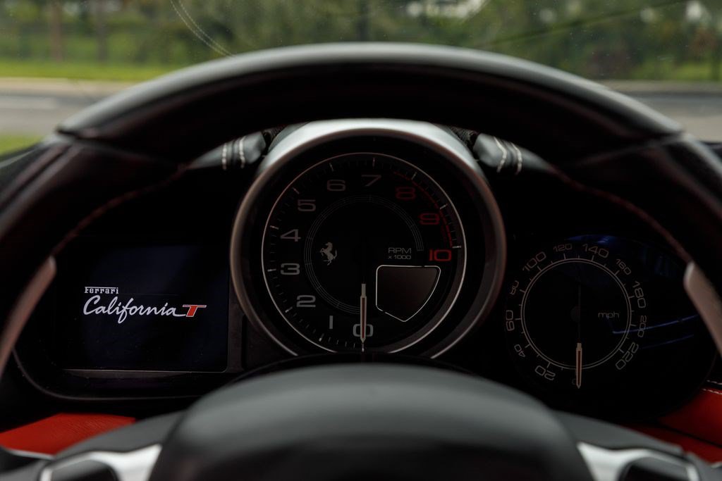 Used 2017 Ferrari California T RWD image 32