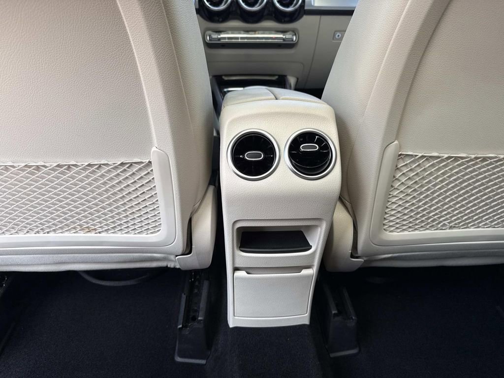 Used 2022 Mercedes-Benz GLB 250 image 21