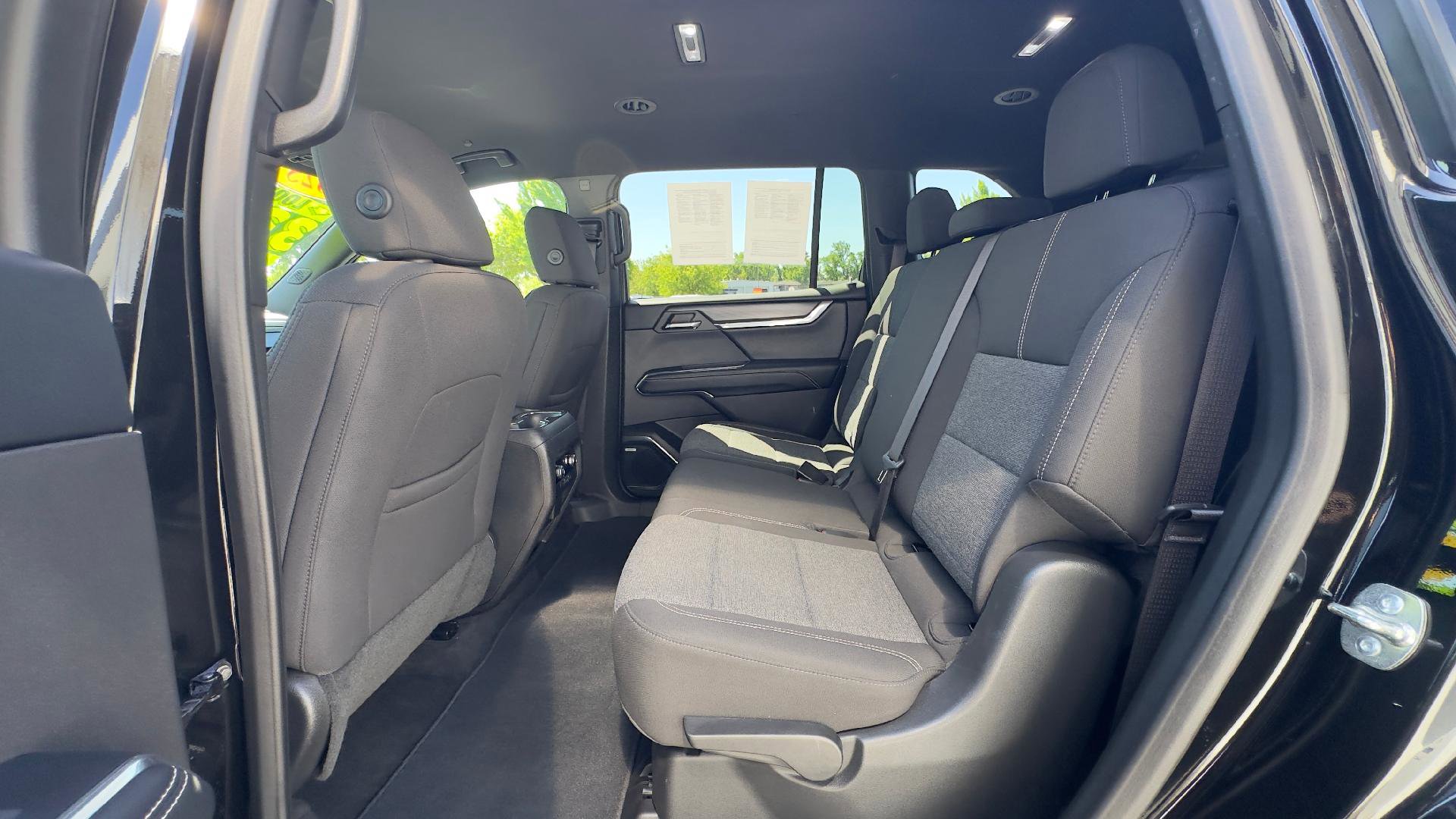 Used 2025 GMC Acadia Elevation image 9