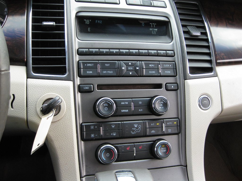 Used 2011 Ford Taurus SEL w/ 201A Rapid Spec Order Code image 19