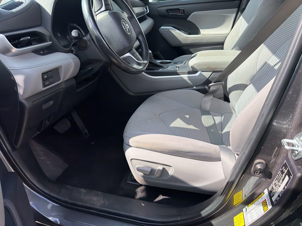 Used 2022 Toyota Highlander LE image 10