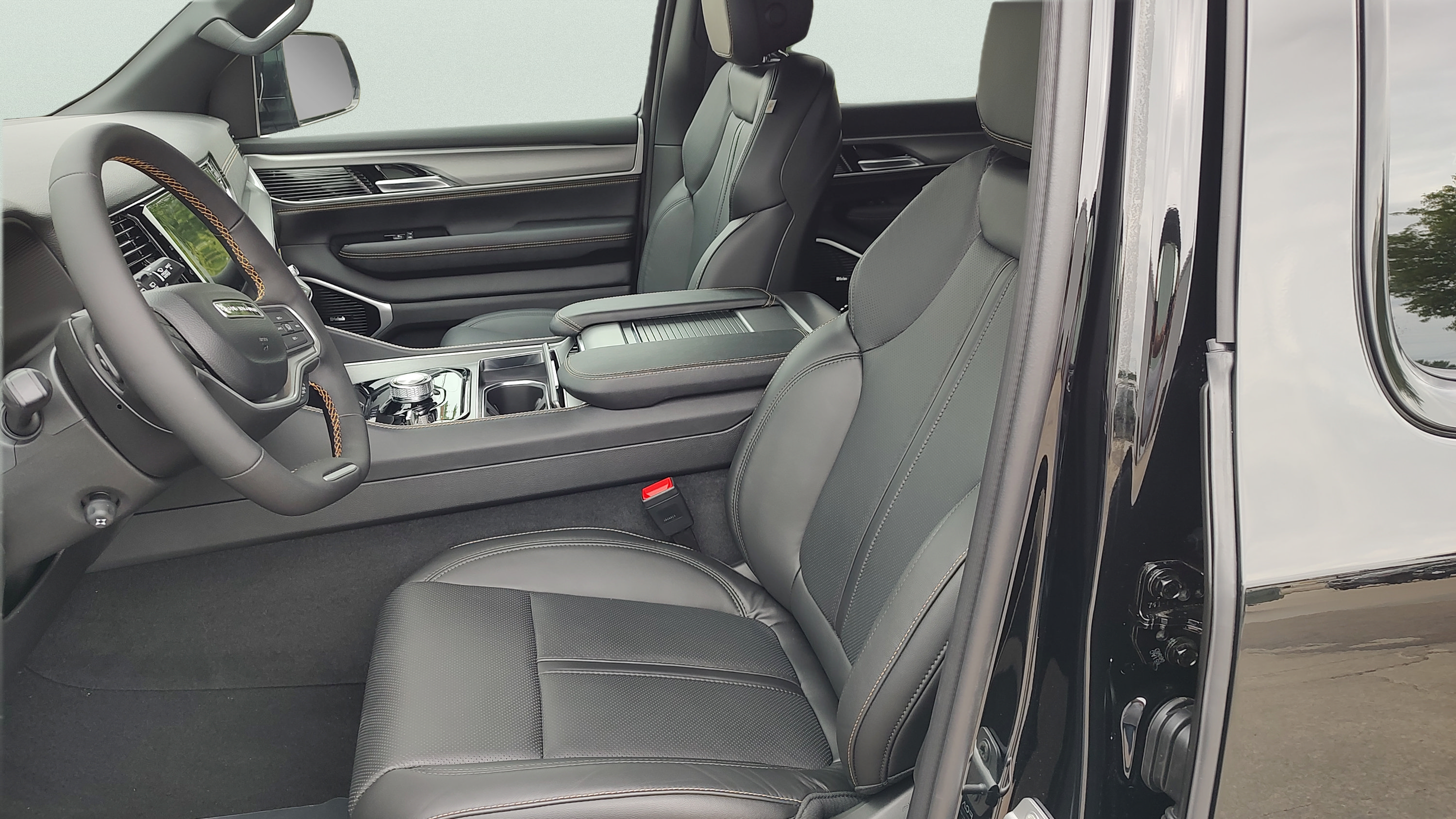 New 2026 Jeep Grand Wagoneer L 4WD image 10