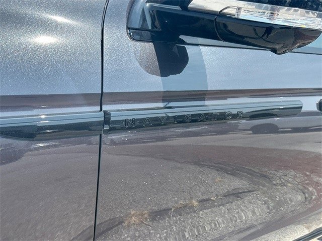 New 2025 Lincoln Navigator Reserve w/ Jet Appearance Package image 13