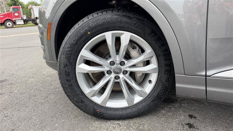Used 2017 Audi Q7 3.0T Premium AWD/4WD image 16