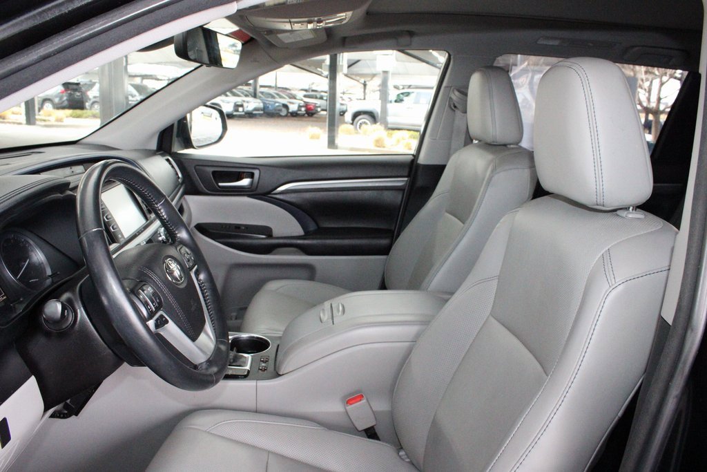 Certified 2018 Toyota Highlander Limited Platinum image 7