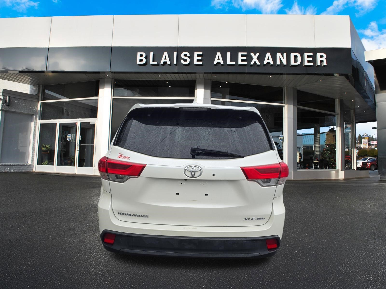 Used 2019 Toyota Highlander XLE image 4